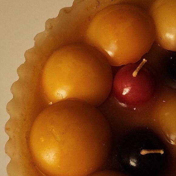 La Pointe Peac/Cherry Tart Candle - Picture 5 of 10